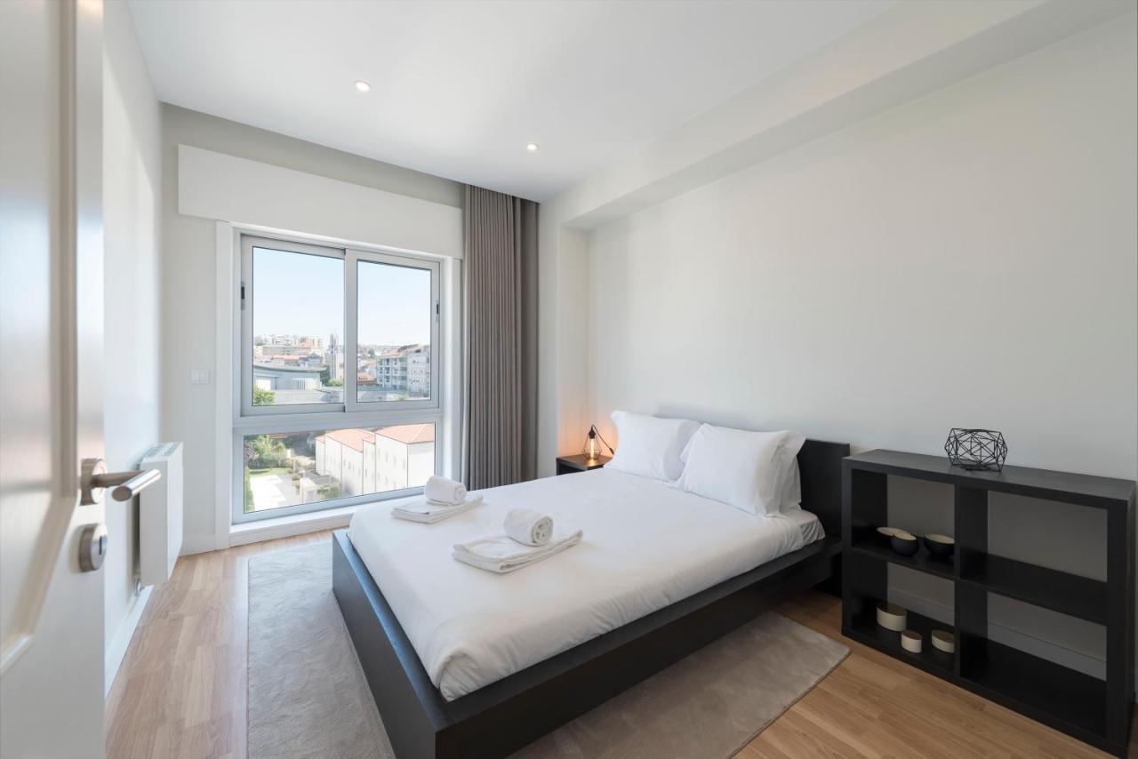 Lovelystay - Downtown Modern 2Br Flat With Free Parking Порто Екстериор снимка