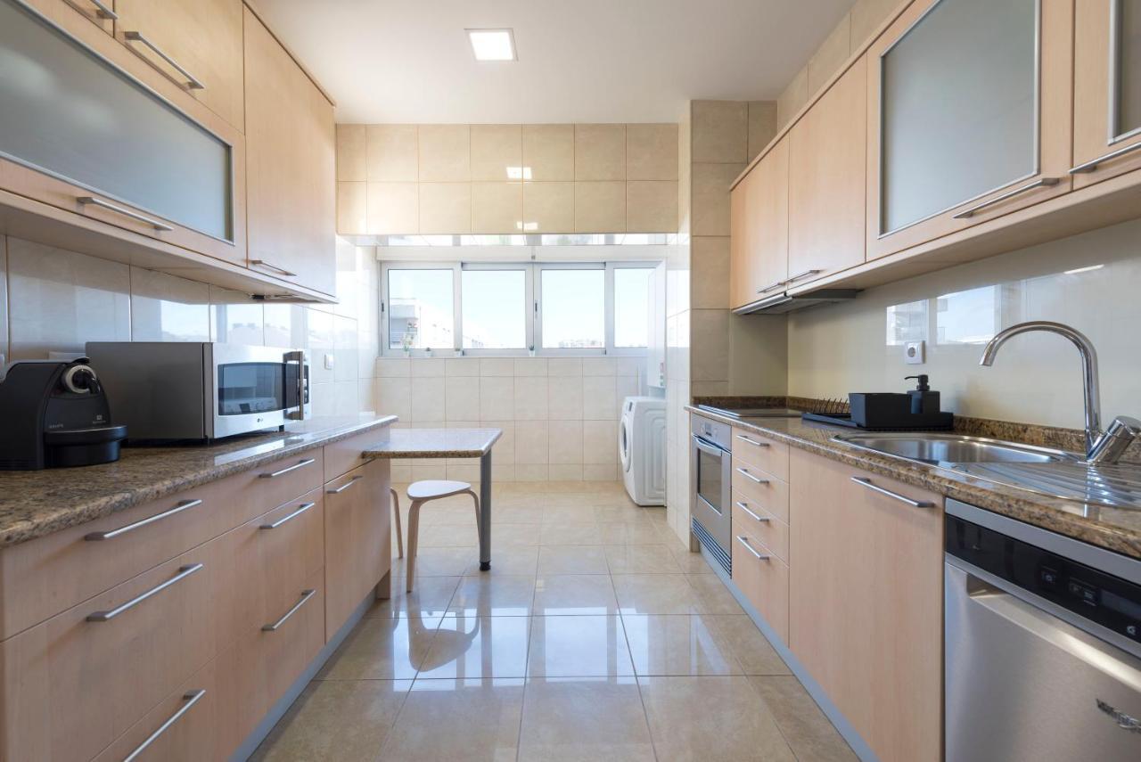 Lovelystay - Downtown Modern 2Br Flat With Free Parking Порто Екстериор снимка