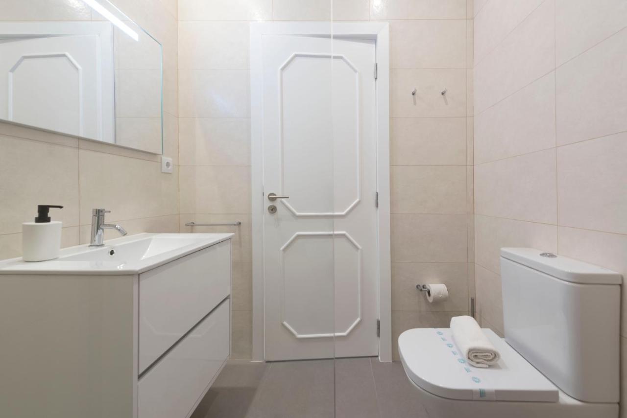 Lovelystay - Downtown Modern 2Br Flat With Free Parking Порто Екстериор снимка