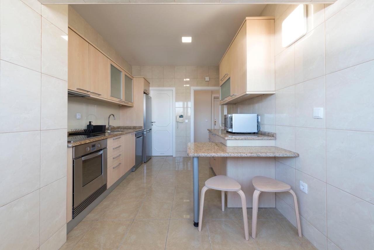 Lovelystay - Downtown Modern 2Br Flat With Free Parking Порто Екстериор снимка