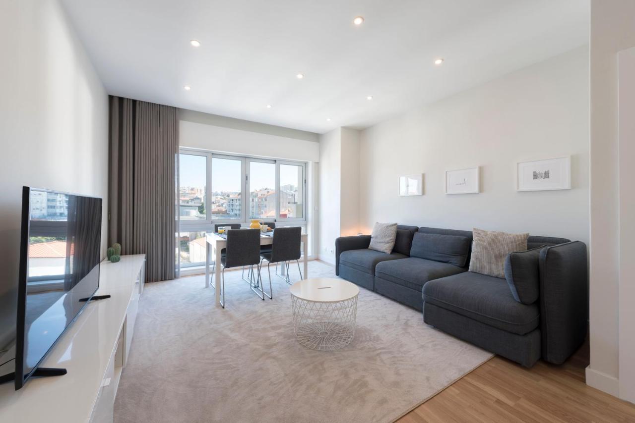 Lovelystay - Downtown Modern 2Br Flat With Free Parking Порто Екстериор снимка
