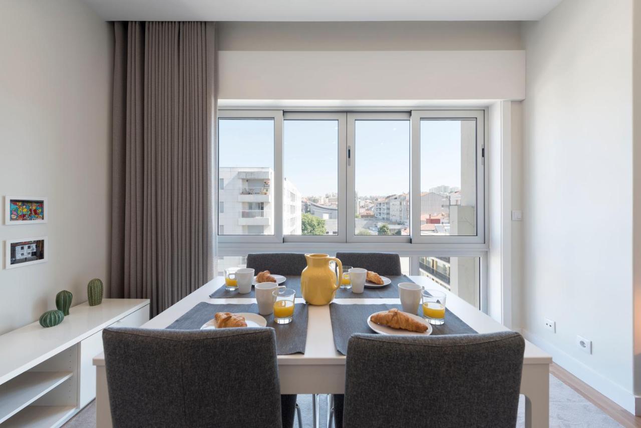 Lovelystay - Downtown Modern 2Br Flat With Free Parking Порто Екстериор снимка