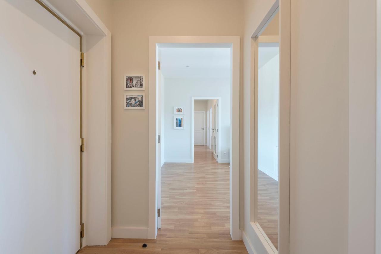 Lovelystay - Downtown Modern 2Br Flat With Free Parking Порто Екстериор снимка