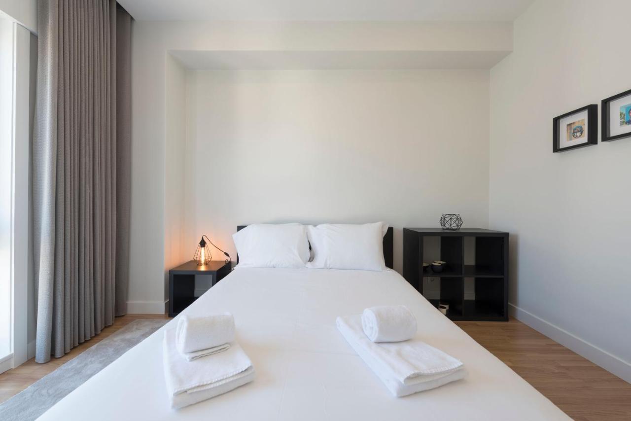 Lovelystay - Downtown Modern 2Br Flat With Free Parking Порто Екстериор снимка